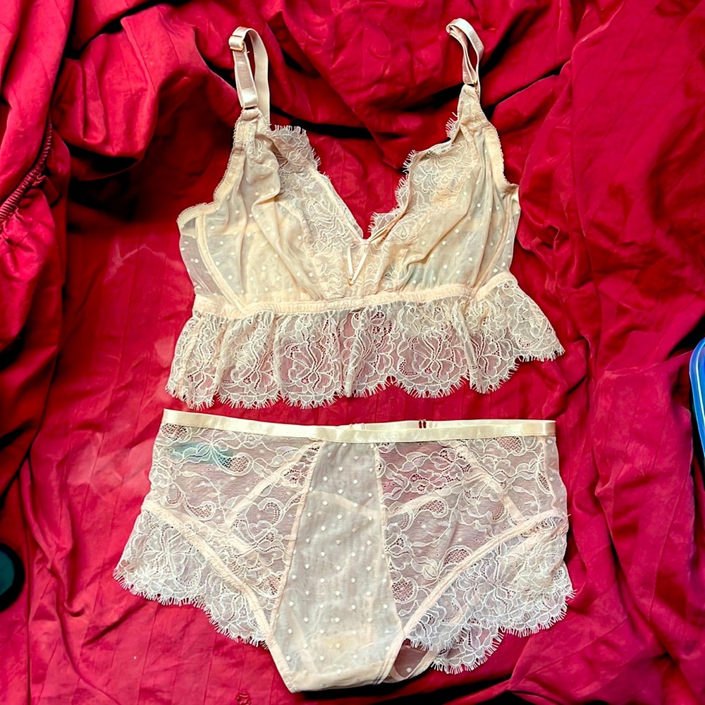Smart & Sexy peach 2 piece lingerie size 8 and 42DD